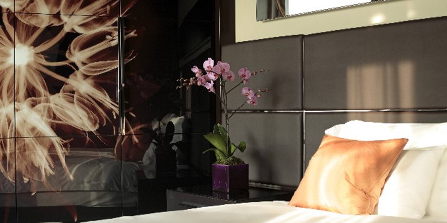 park plaza bedroom with mirror