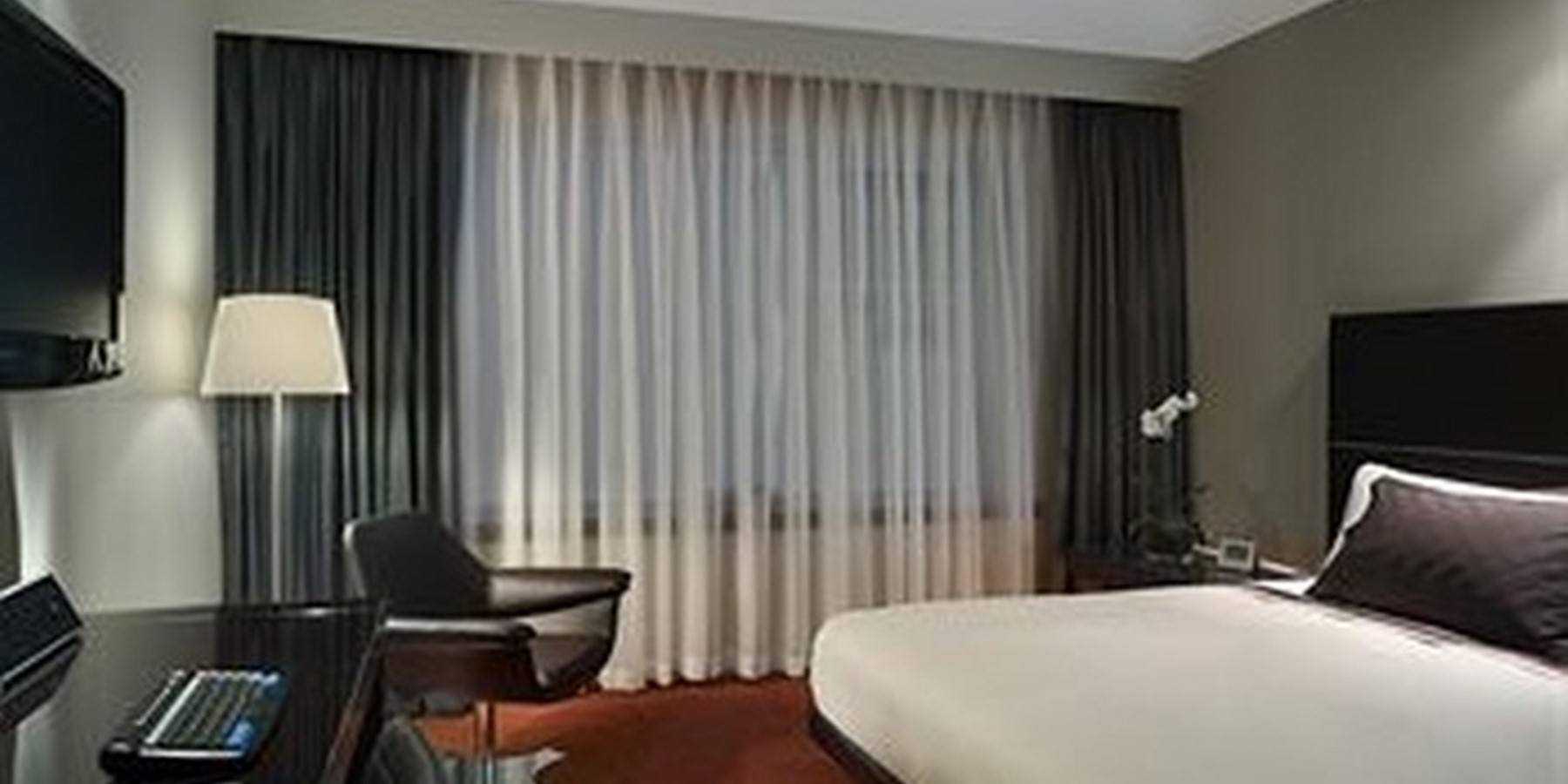 park plaza bedroom with desk