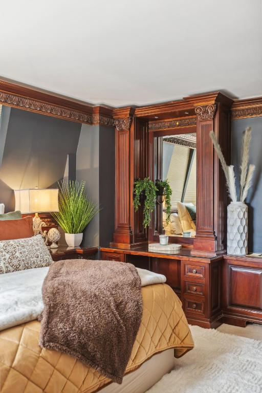 Mayfair House Apartments bedroom