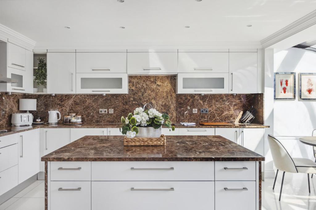 Mayfair House Apartments