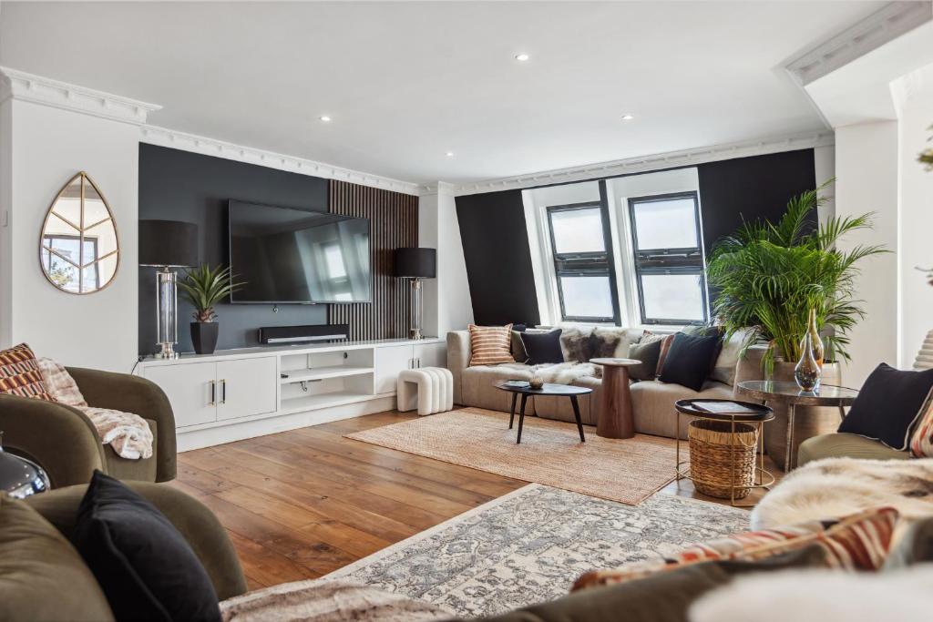 Mayfair House Apartments