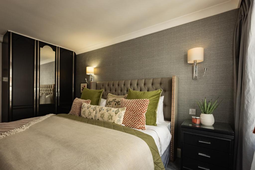 Mayfair House Apartments