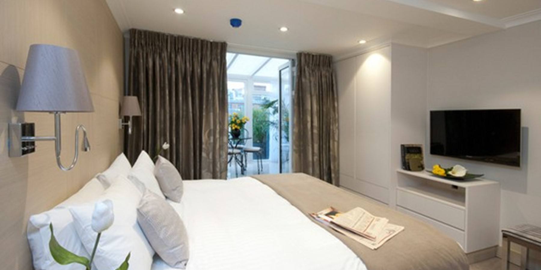 Claverley Court Apartments bedroom