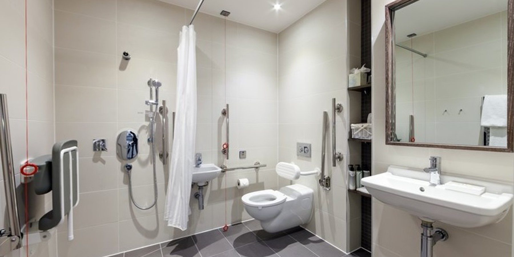Staybridge Vauxhall accessible bathroom