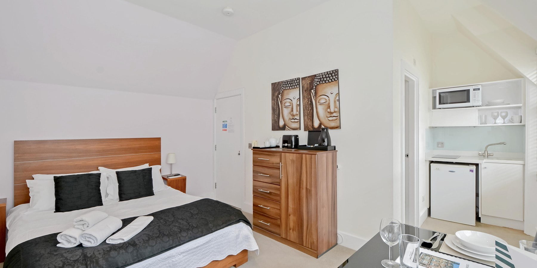 lower belgrave street apartment bed