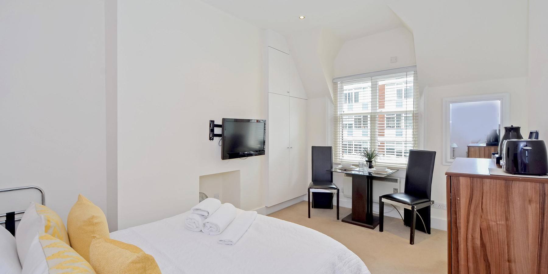 lower belgrave street open plan studio