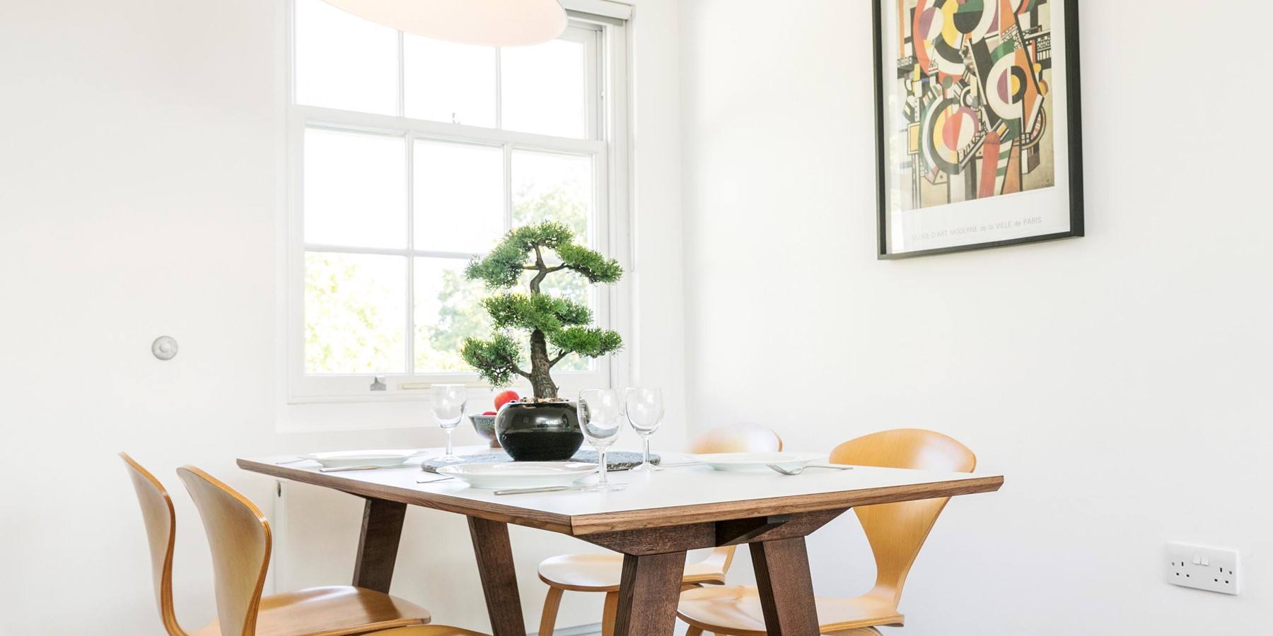 native hyde park dining area