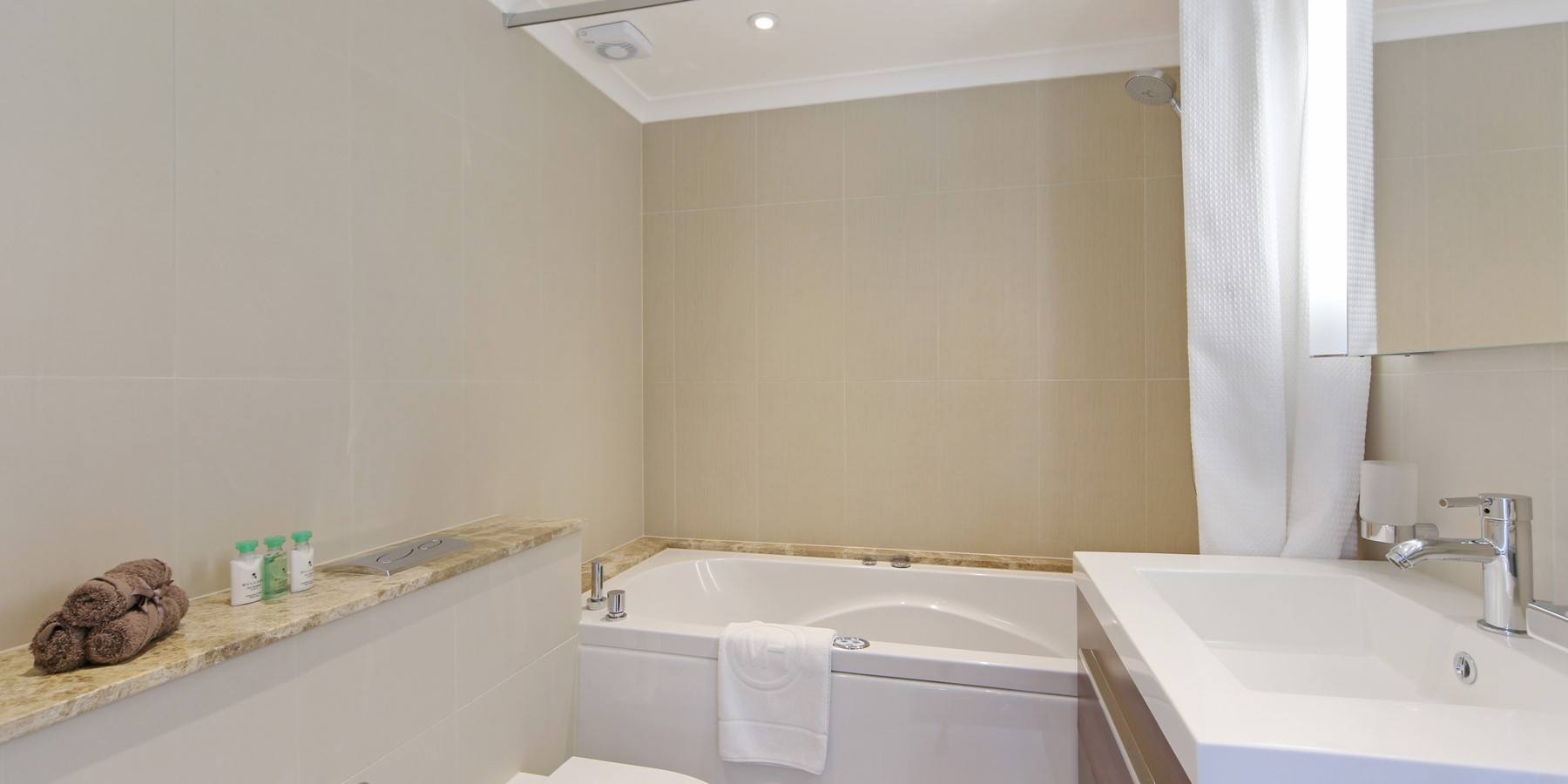 mayfair house bathroom