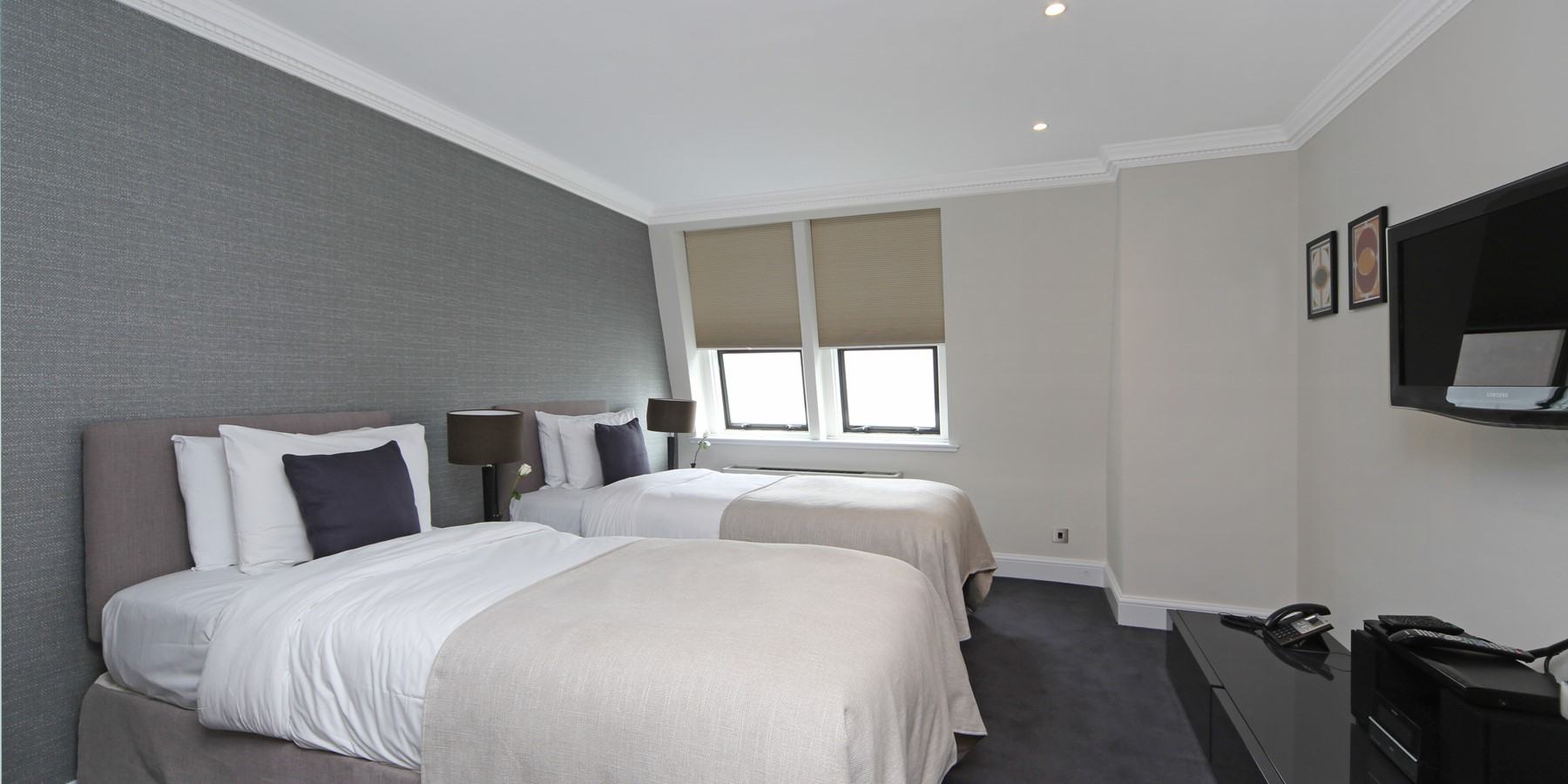 mayfair house twin bedded room