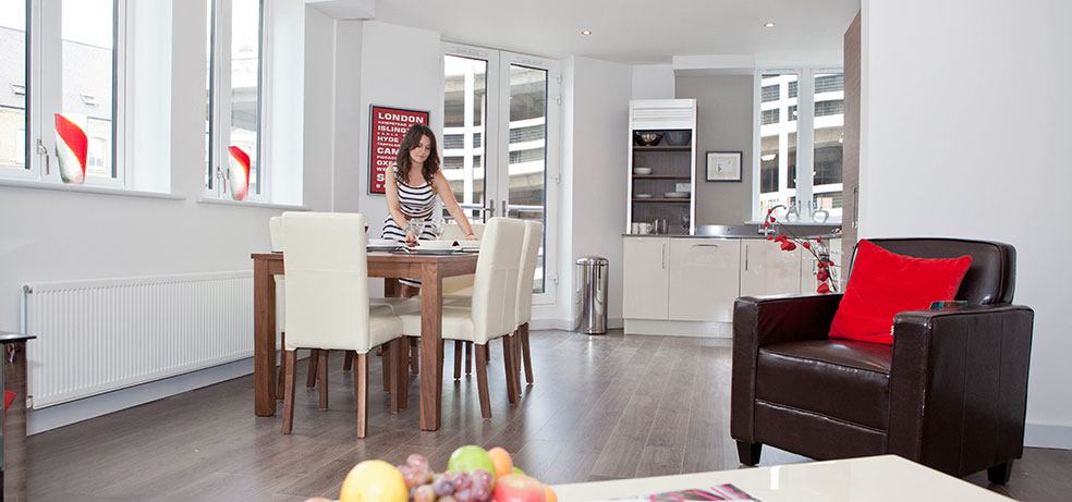 one white's row kitchen diner