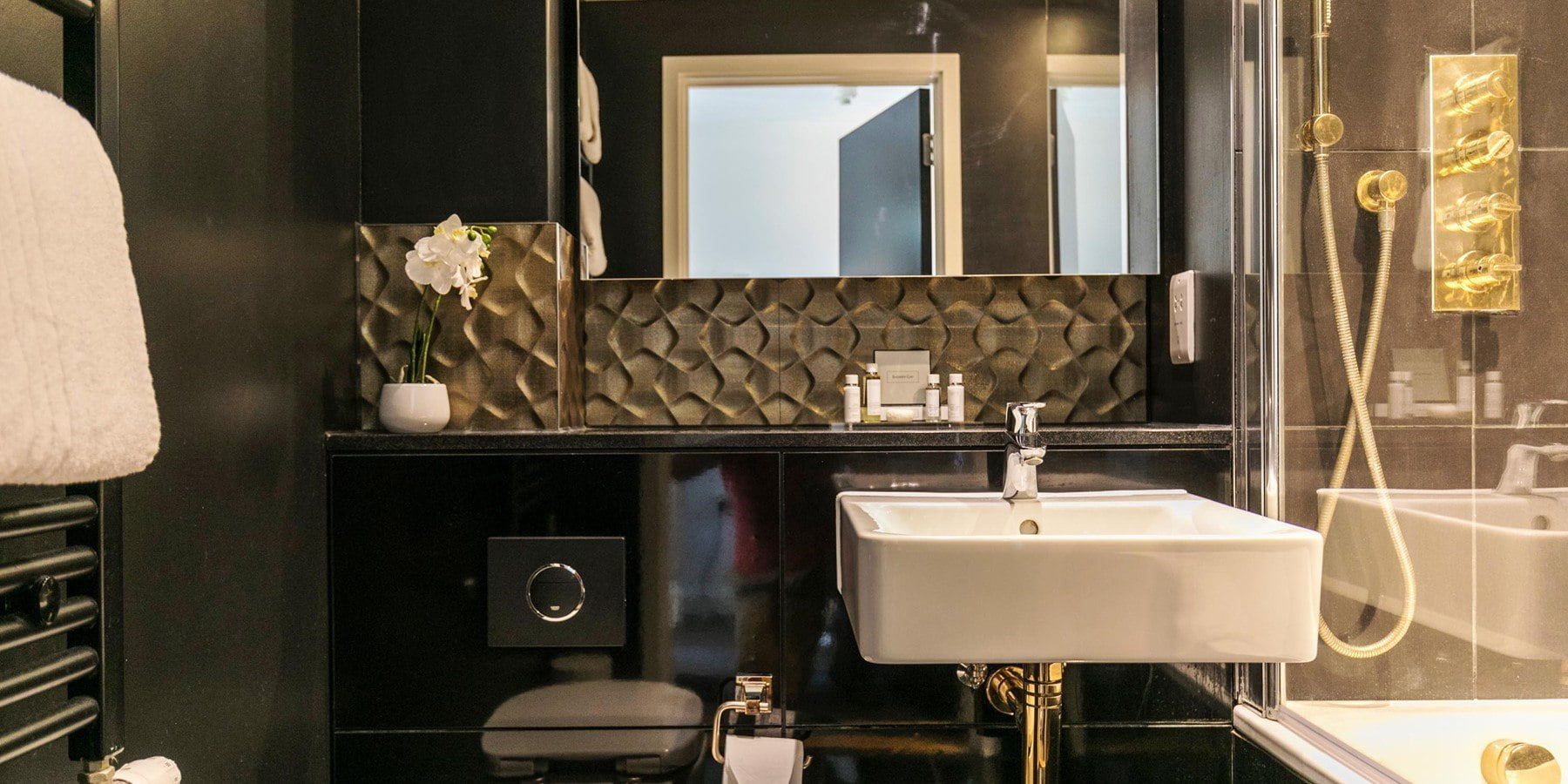 native hyde park bathroom