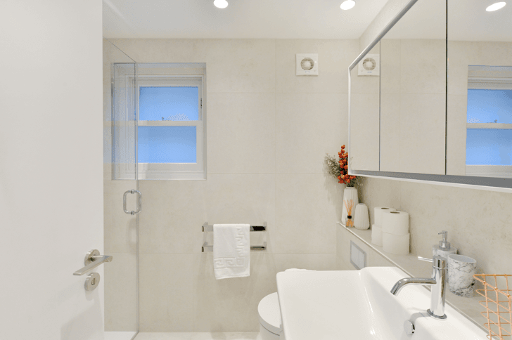 St Christopher's Place / James Street bathroom