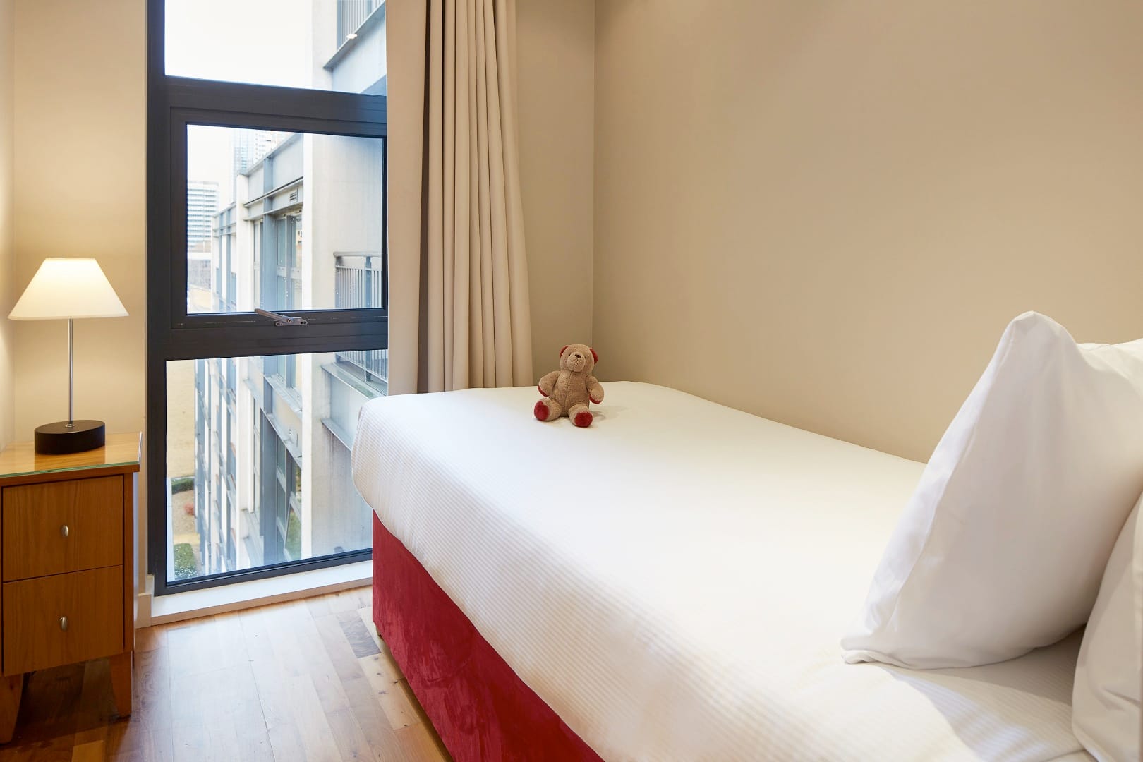 Marlin Canary Wharf 3 bedroom apartment single bedroom