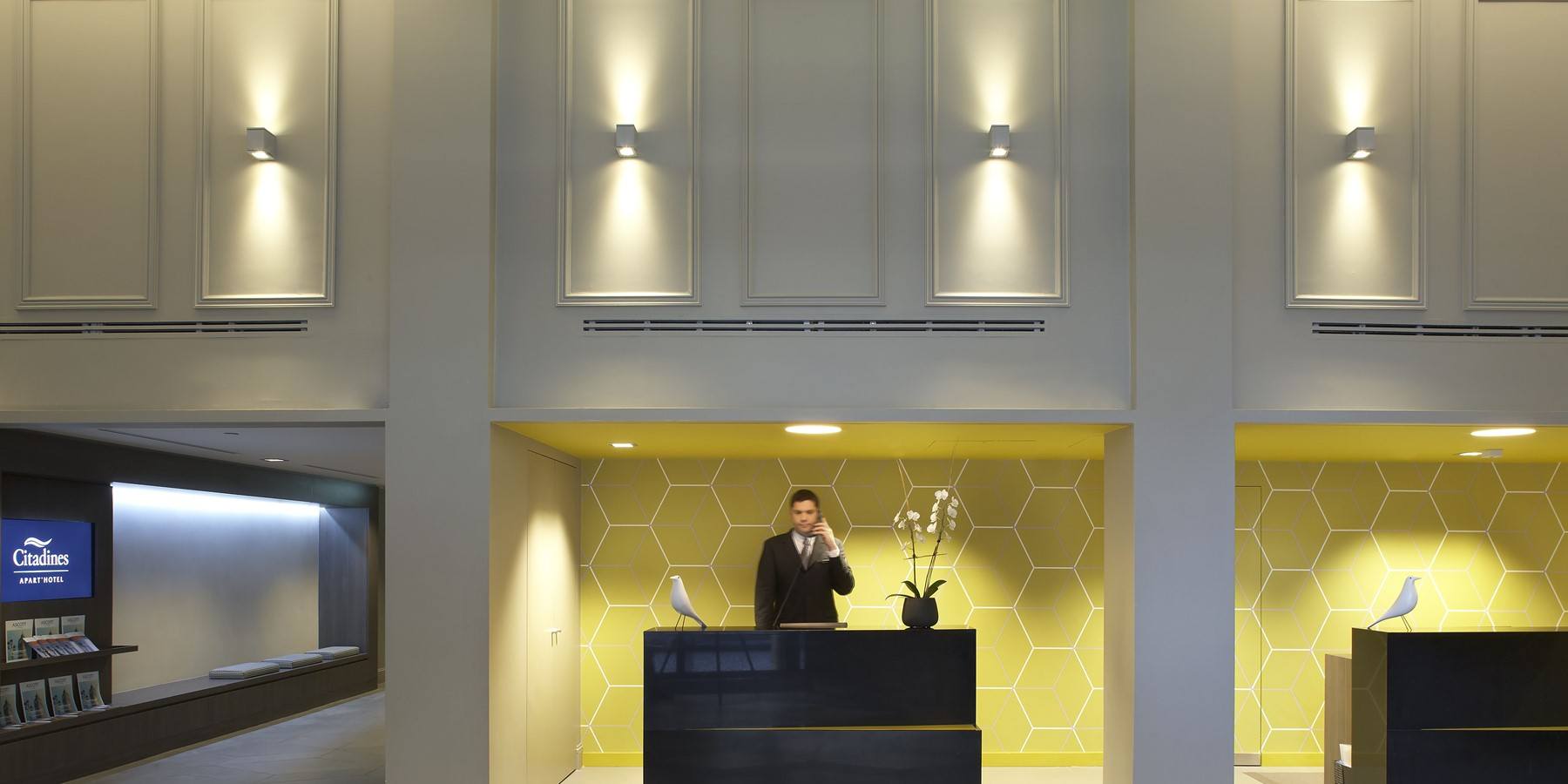 citadines trafalgar square reception