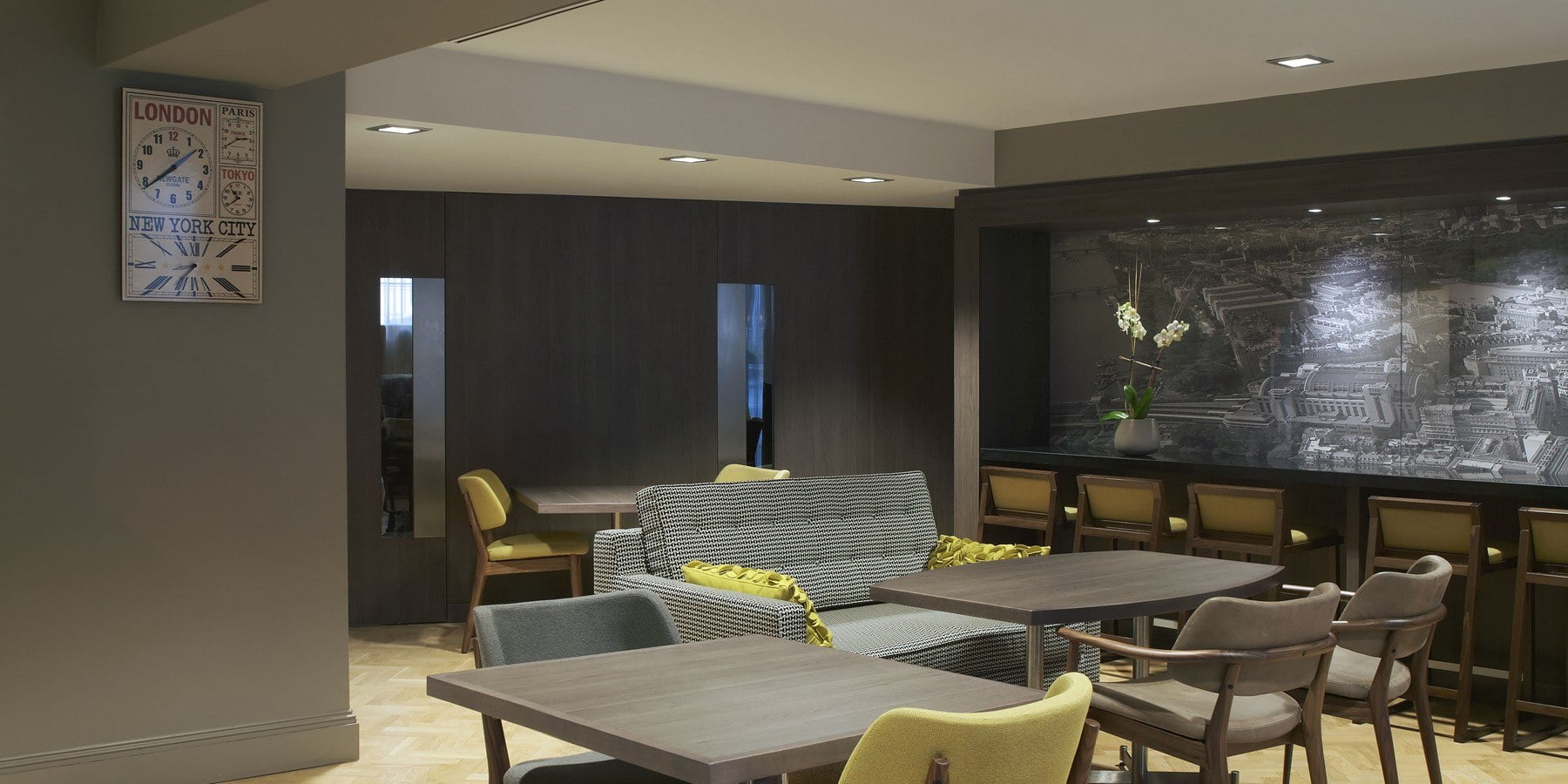 trafalgar square apartments