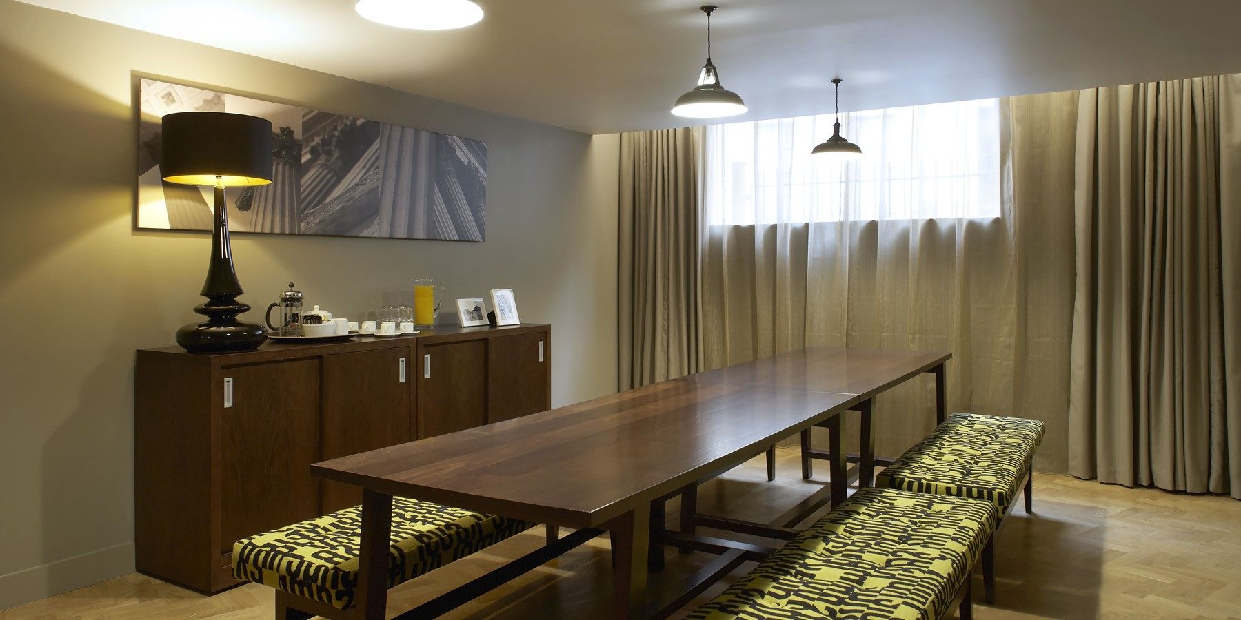 trafalgar square apartments