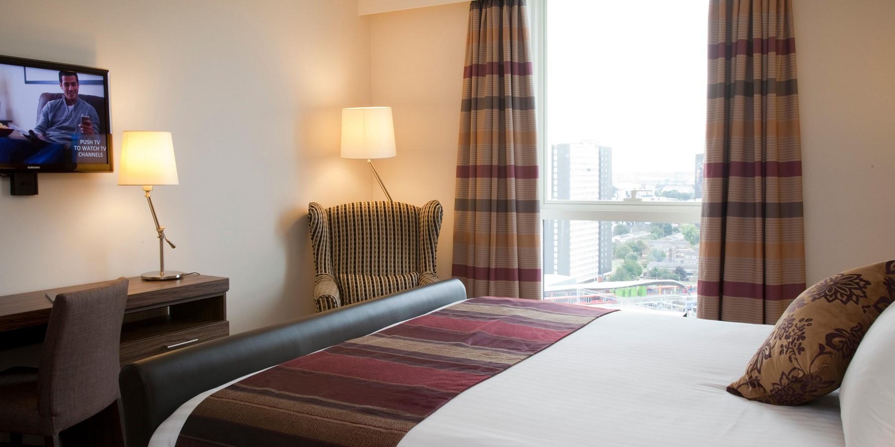 staybridge stratford bedroom