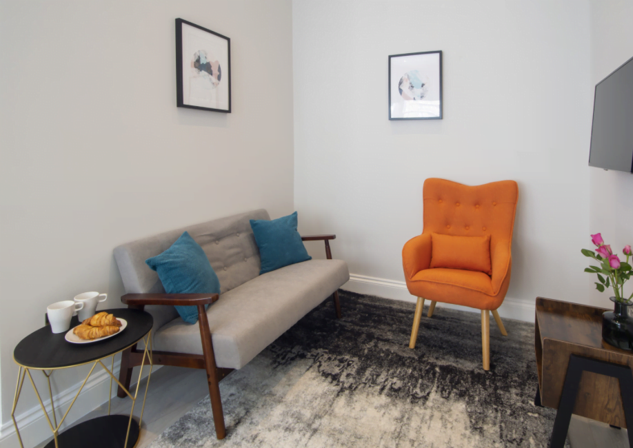 Cheniston Gardens living room