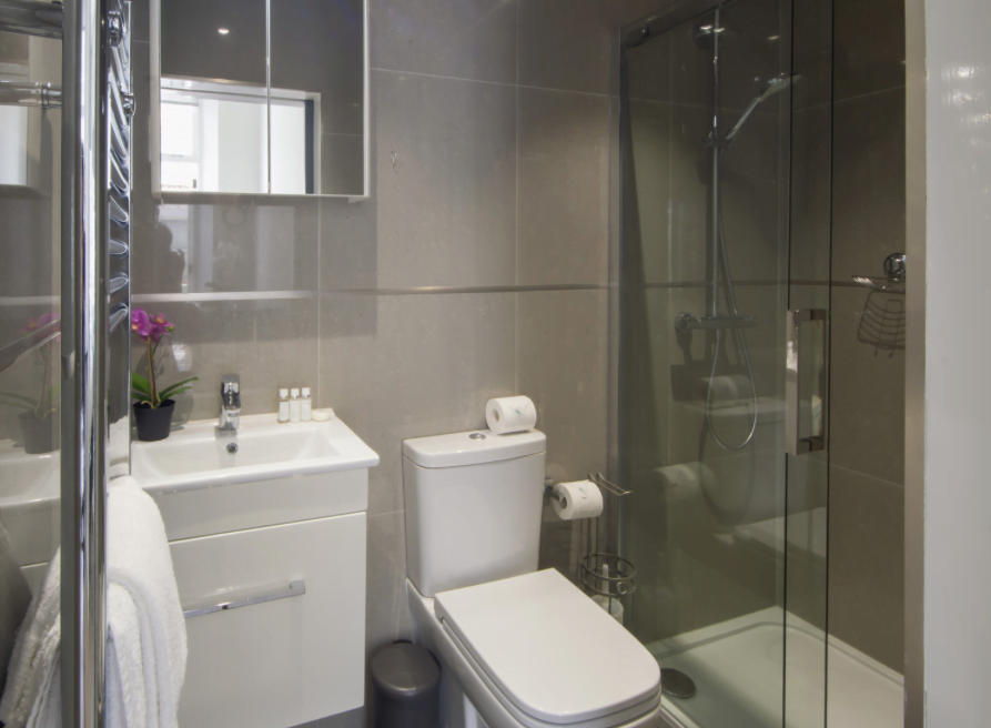 Cheniston Gardens bathroom