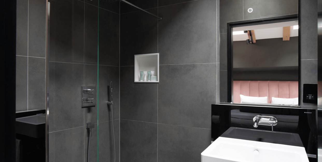 Native Bankside bathroom