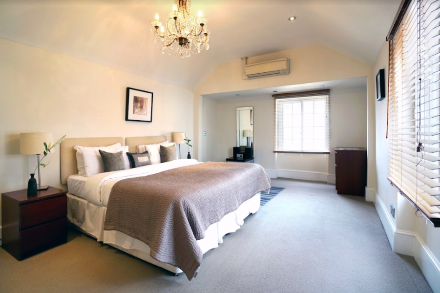 Hertford St Mayfair spacious bedroom