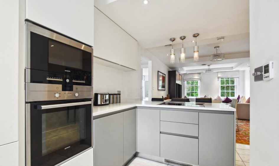Buckingham Palace Residences by Q Apartments Kitchen