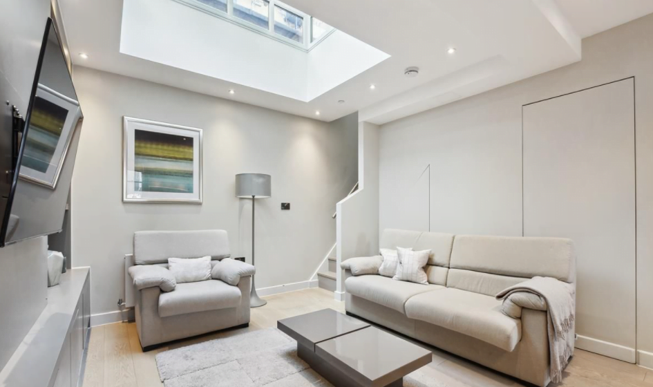 Buckingham Palace Residences by Q Apartments Living Room With Rooflight
