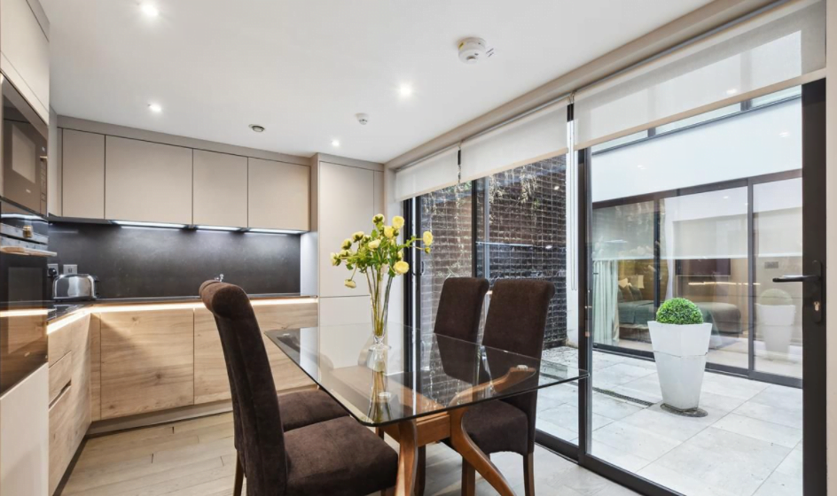 Buckingham Palace Residences by Q Apartments Airy Kitchen Diner