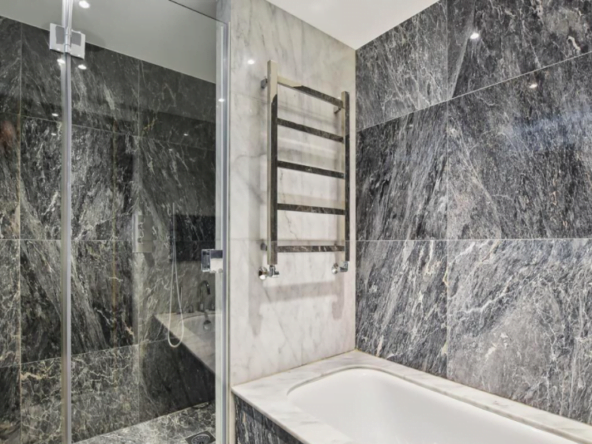 Buckingham Palace Residences by Q Apartments Marble Bathroom