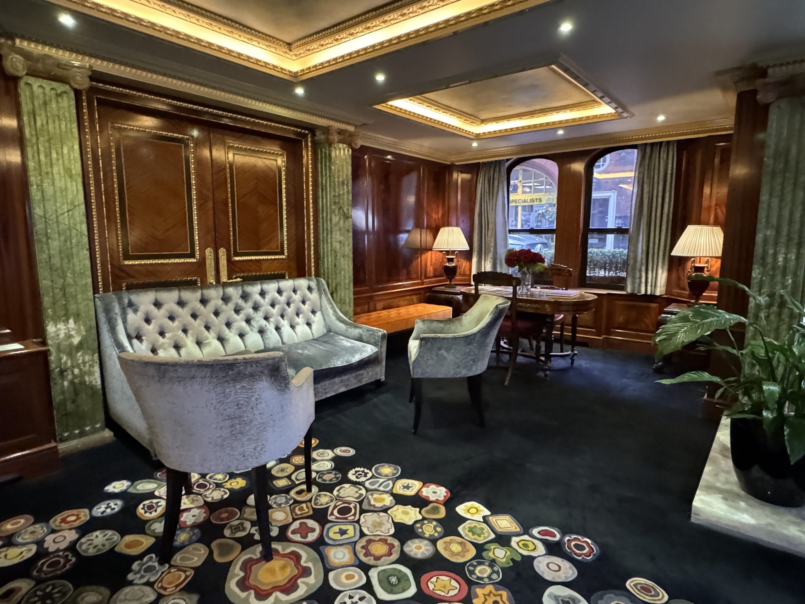 Mayfair House Apartments Guests Foyer