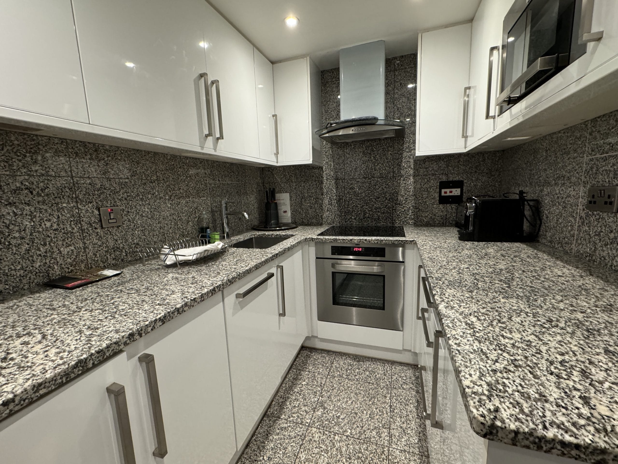 Mayfair House Apartments Kitchen Granite Worktops