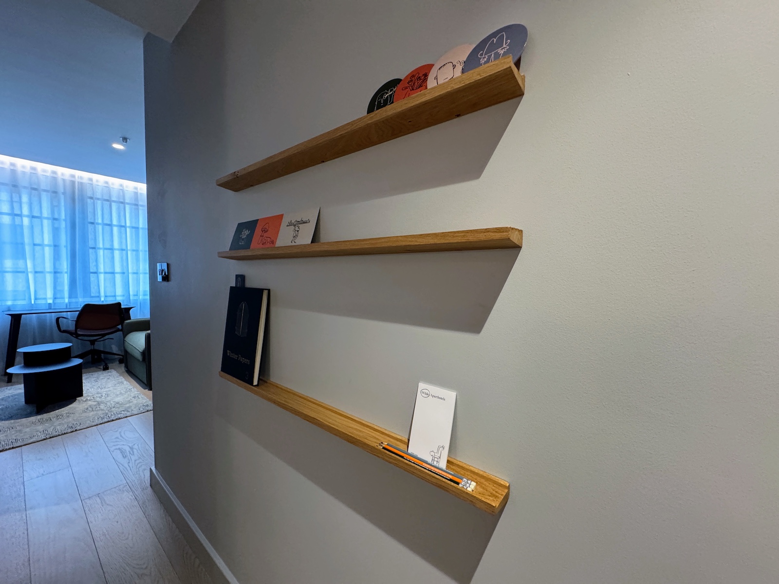 Wilde Liverpool Street shelves