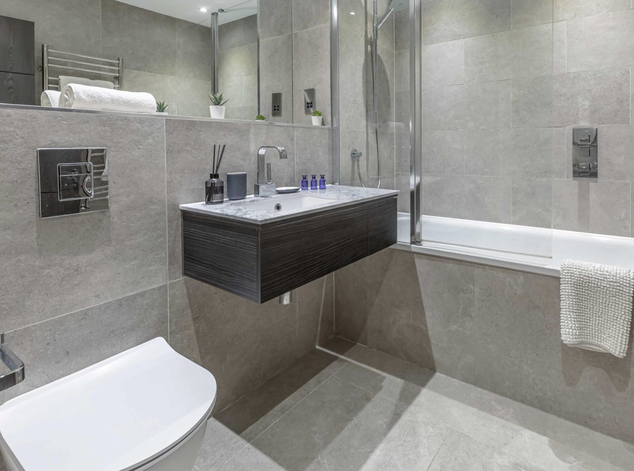 Green Street by Aeria Apartments bath