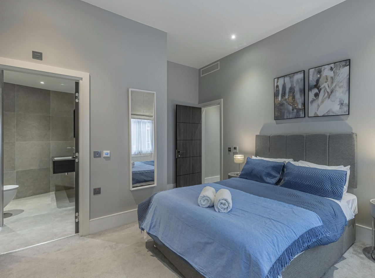 Green Street by Aeria Apartments bedroom